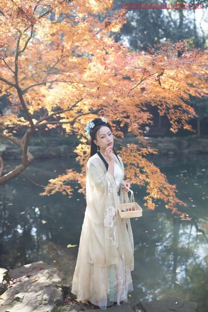 LR古风调色，通过LR调出唯美枫叶古风人像后期调色思路_www.haoyidiansheji.com