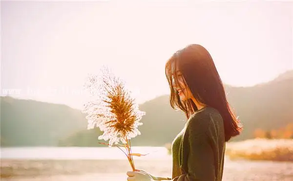 逆光效果，PS结合LR调出外景人物逆光暖色美照_www.haoyidiansheji.com