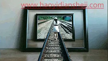 出屏效果，合成人沿着铁路走进画框_www.haoyidiansheji.com