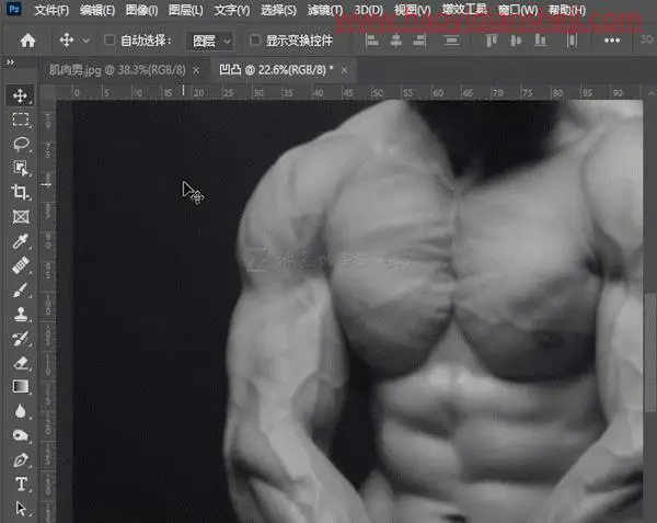 纹身效果，在猛男身上纹一枚可爱的野原新之助纹身_www.haoyidiansheji.com