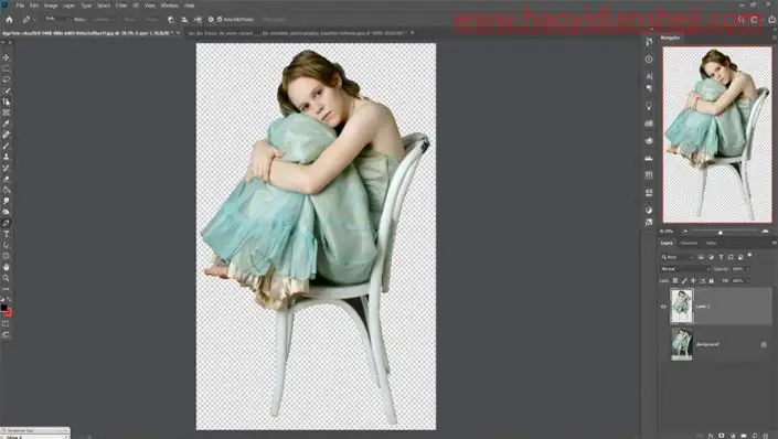 梦幻合成，合成女孩静坐在飘满落叶的树林里的唯美画面_www.haoyidiansheji.com
