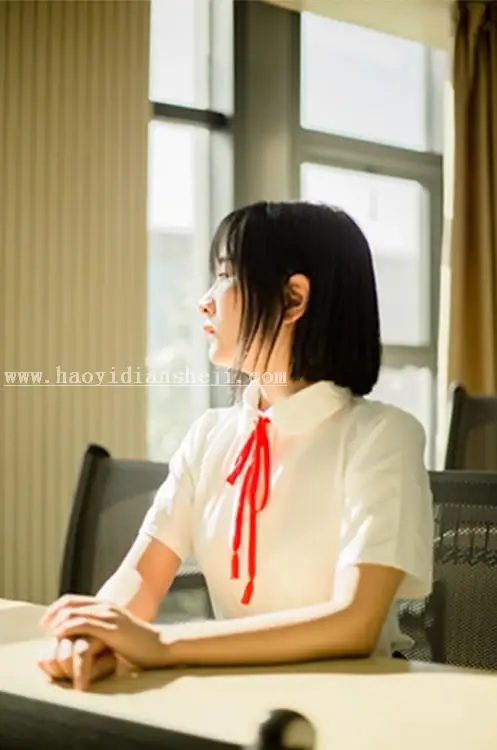 室内人像，调出清新暖光照片效果_www.haoyidiansheji.com