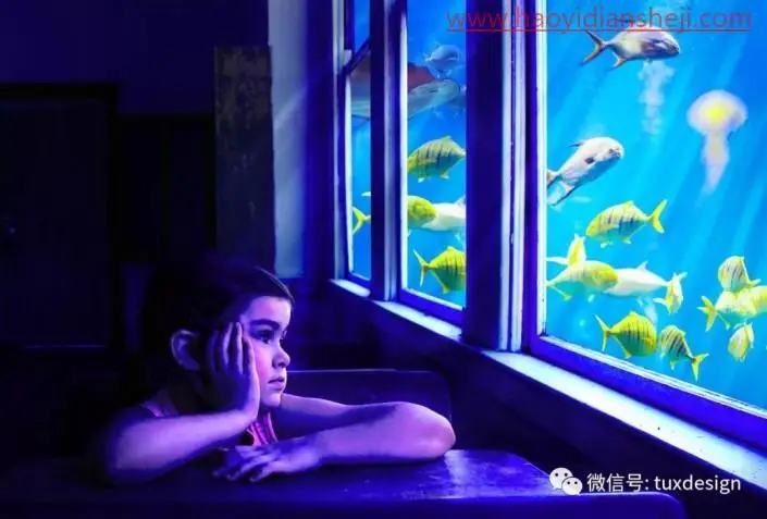 创意合成，通过P合成小女孩在家里看海底世界的超现实场景_www.haoyidiansheji.com