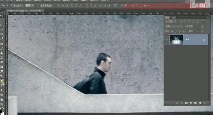 创意合成，合成奇幻的办公室女郎悬浮空中的场景_www.haoyidiansheji.com