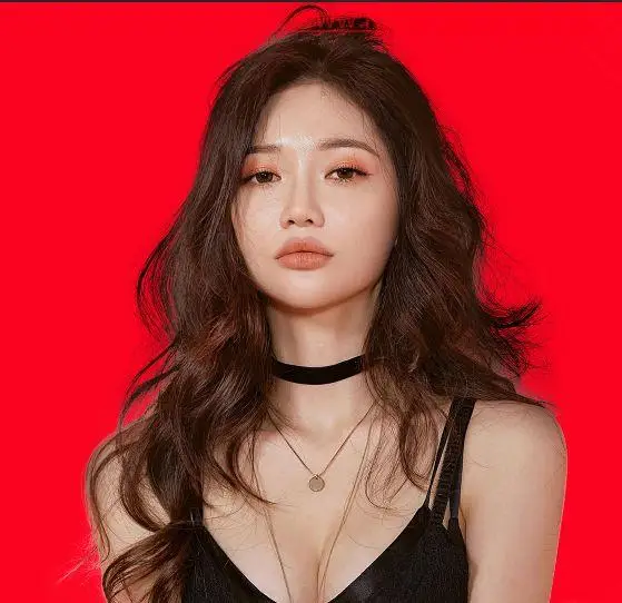 抠发丝，通过PS中的通道快速抠出韩国美女发丝_www.haoyidiansheji.com
