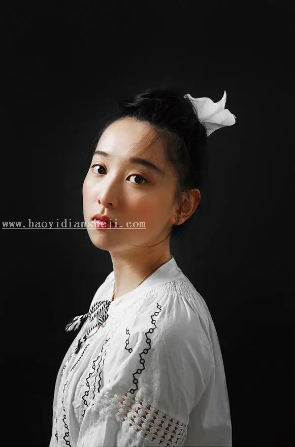 室内人像，室内人像光影美化实例_www.haoyidiansheji.com