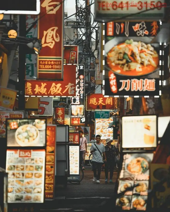 黑金风格，调出闹市黑金风格照片_www.haoyidiansheji.com