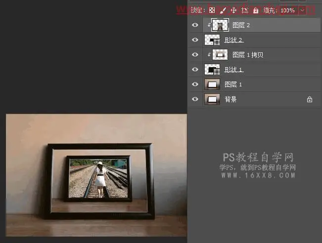 出屏效果，合成人沿着铁路走进画框_www.haoyidiansheji.com