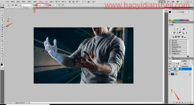 冰冻效果，合成一双被冰封的男人的双手_www.haoyidiansheji.com