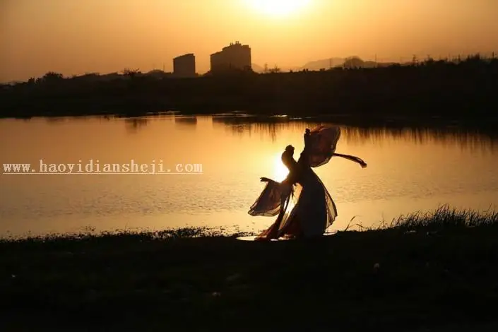 剪影效果，制作优美的夕阳下的人物剪影照_www.haoyidiansheji.com
