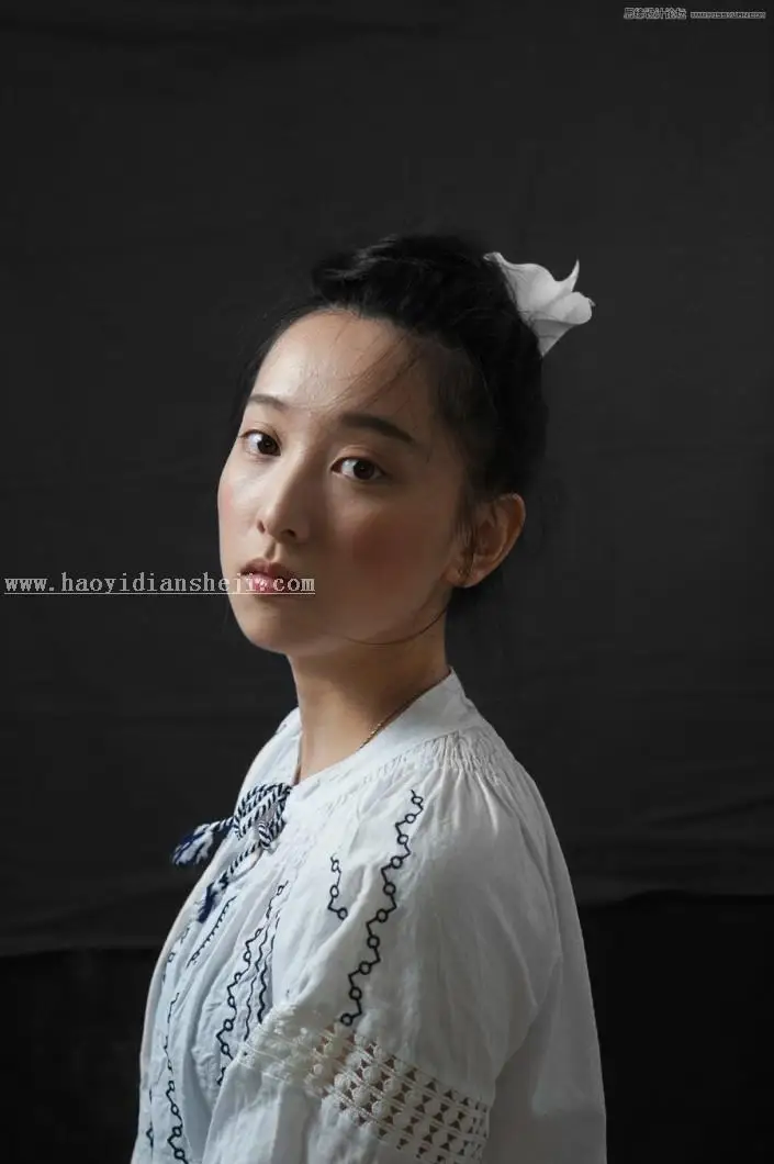 人像修图，通过PS给人物修正光影和进行美化_www.haoyidiansheji.com