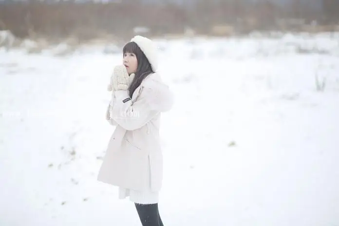 下雪效果，打造漫天飞舞的雪花景象_www.haoyidiansheji.com