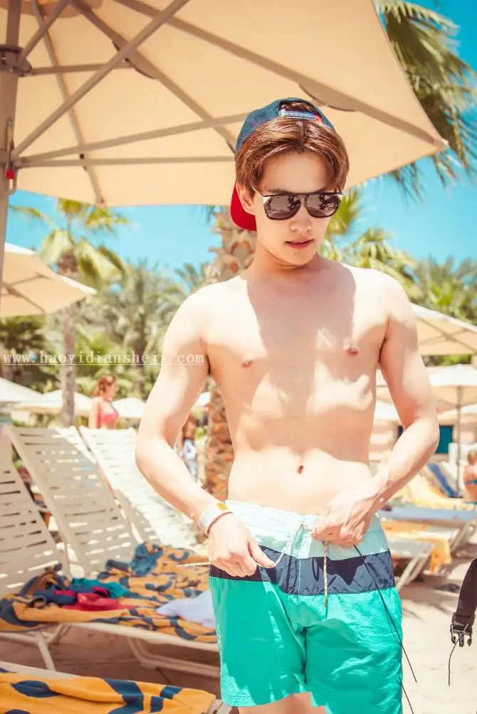 恶搞教程，教你怎么换身体做出肌肉男_www.haoyidiansheji.com