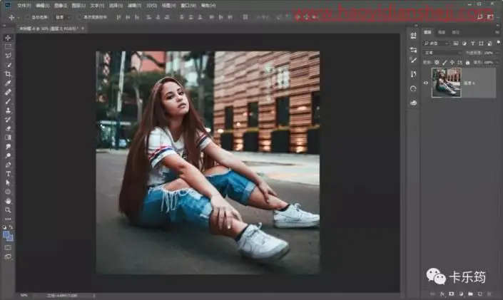 拍立得效果，给街拍人物制作一种创意拍立得效果照片_www.haoyidiansheji.com